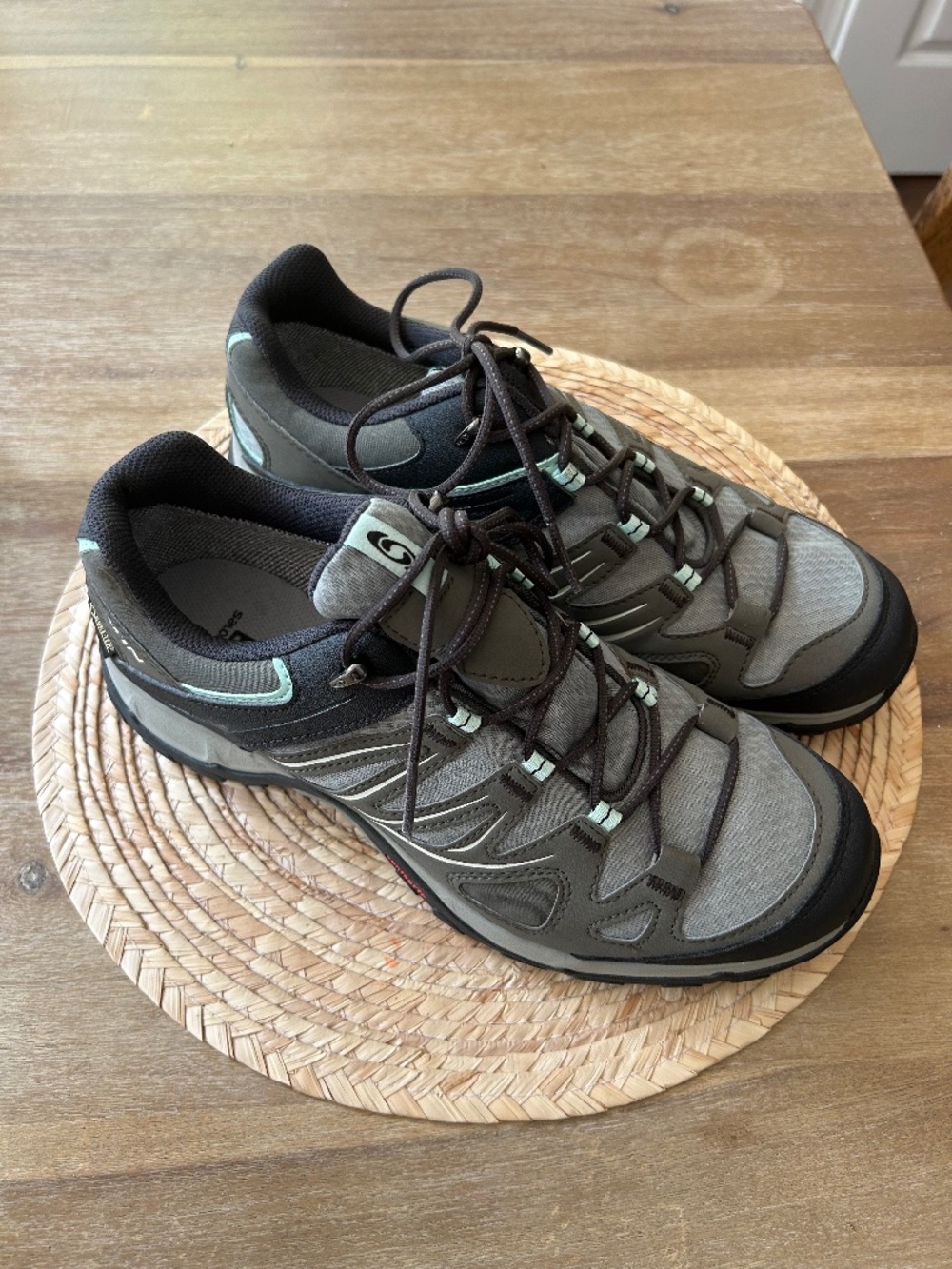 WOMEN'S SALOMON ELLIPSE GTX HIKING SHOES - SIZE 9
